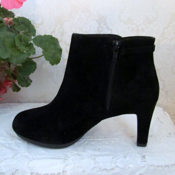 BLACK ANKLE BOOTS, CLARKS NWOT 8.5 8 1/2 SUEDE, INSIDE ZIPPERS, 3 1/4" HEELS - Picture 2 of 10